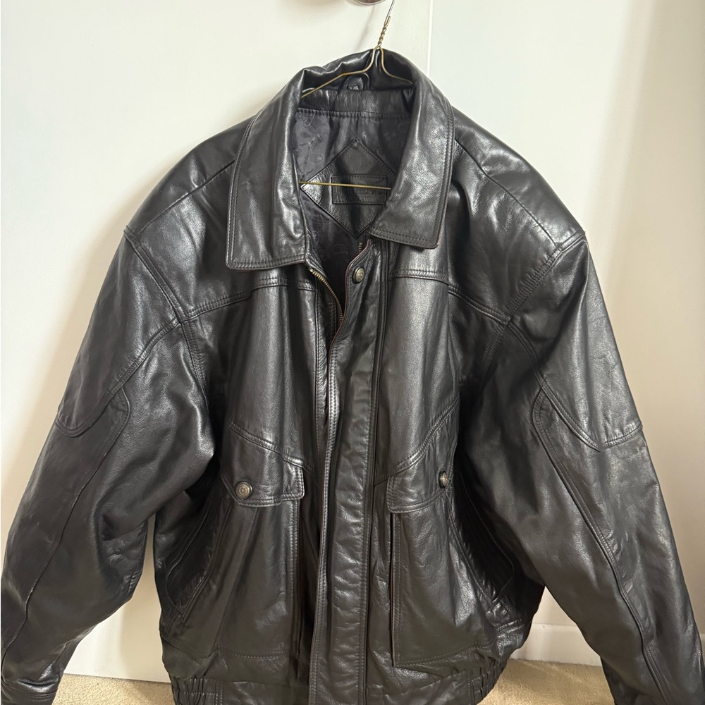 Men's Black Leather Bomber Jacket - Classic Zip Front